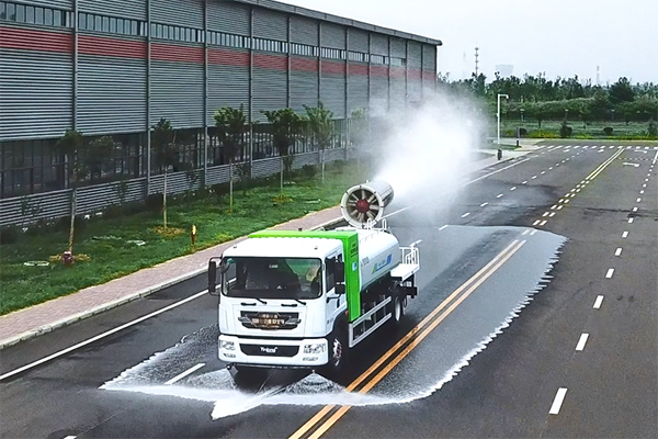 助構(gòu)綠色交通系統(tǒng) 銀隆抑塵車斬獲“2021中國(guó)商用車卓越產(chǎn)品獎(jiǎng)”