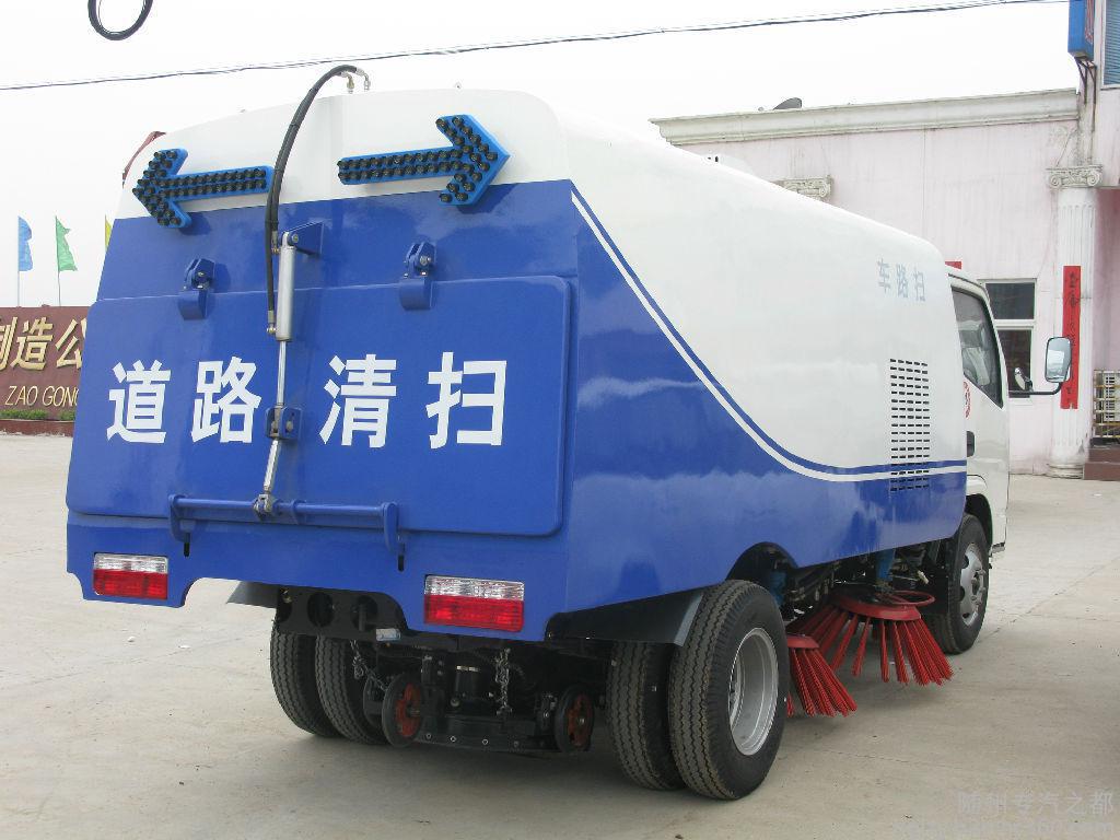 中聯(lián)重科10方路面清掃車與防撞緩沖車報(bào)價(jià)解析